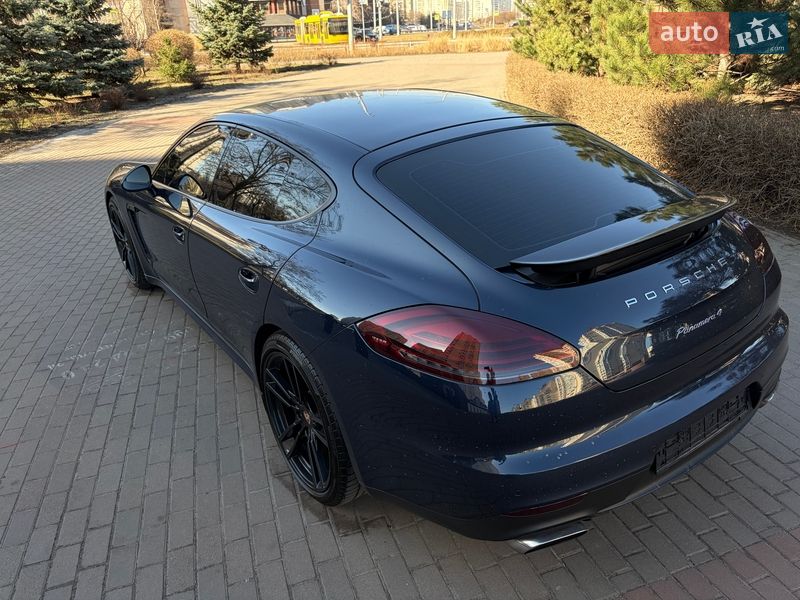 Фастбэк Porsche Panamera 2013 в Киеве