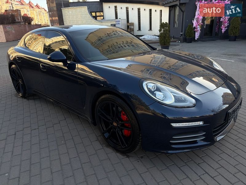 Фастбэк Porsche Panamera 2013 в Киеве