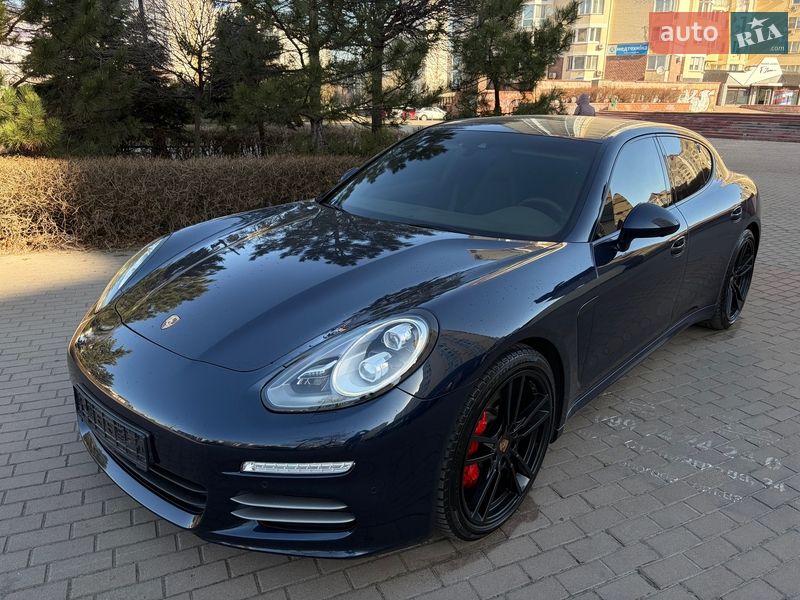 Фастбэк Porsche Panamera 2013 в Киеве