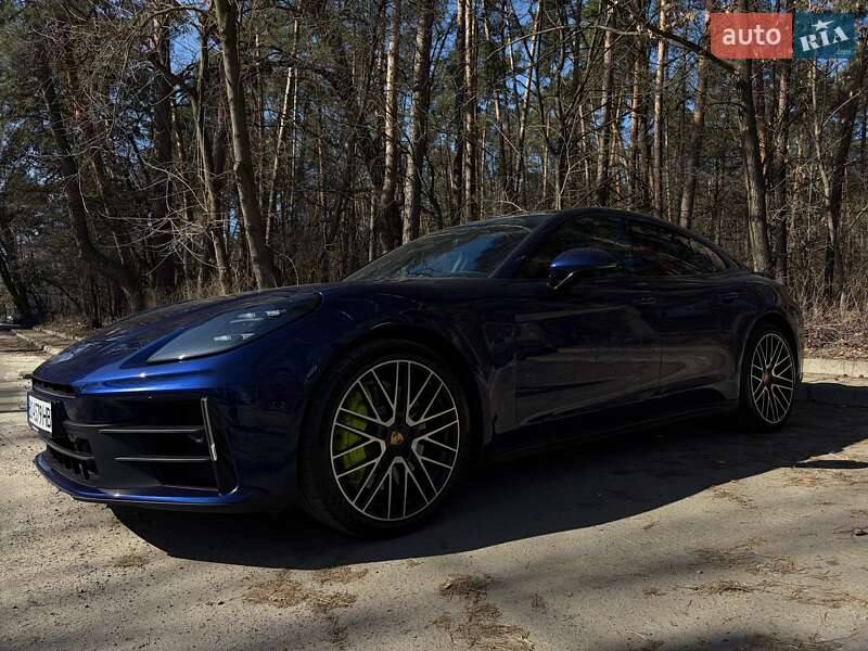 Фастбэк Porsche Panamera 2024 в Киеве