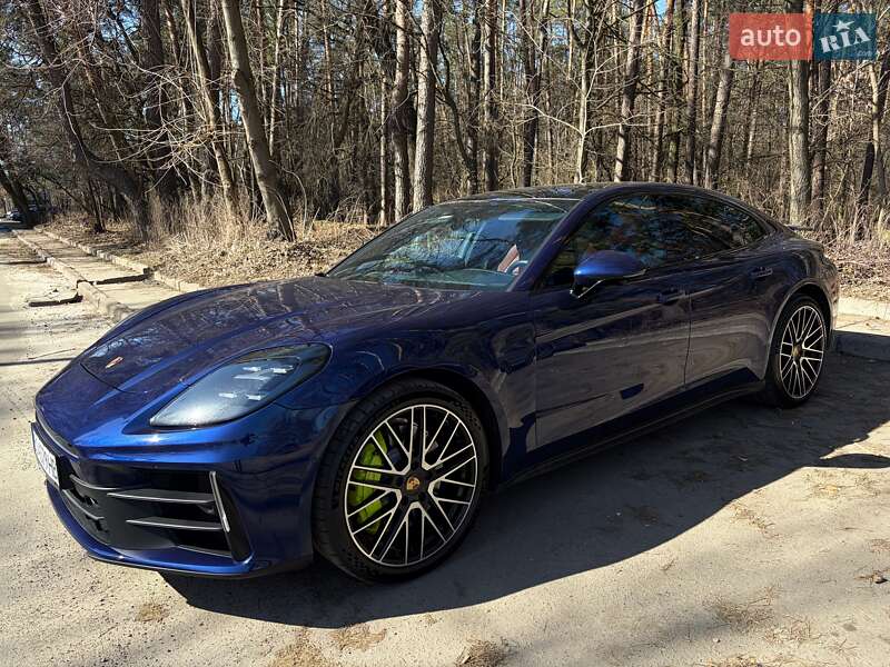 Фастбэк Porsche Panamera 2024 в Киеве