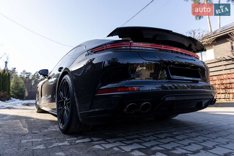 Фастбэк Porsche Panamera 2025 в Киеве
