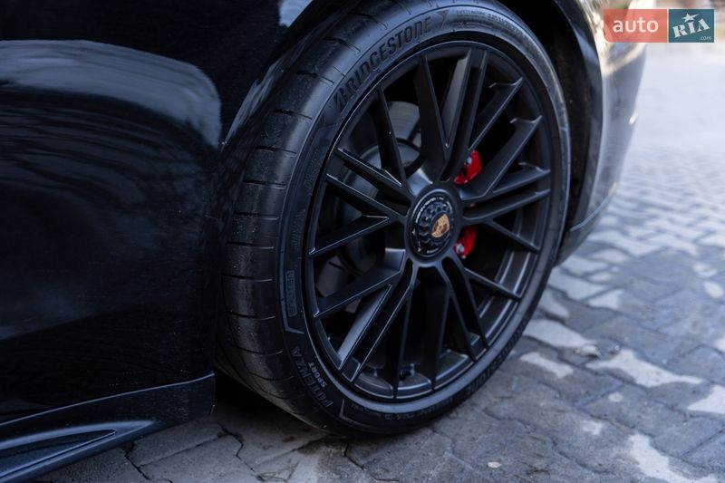 Фастбэк Porsche Panamera 2025 в Киеве