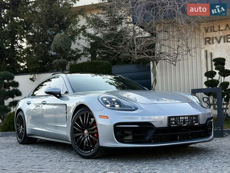 Porsche Panamera 2021