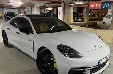 Фастбэк Porsche Panamera 2017 в Львове