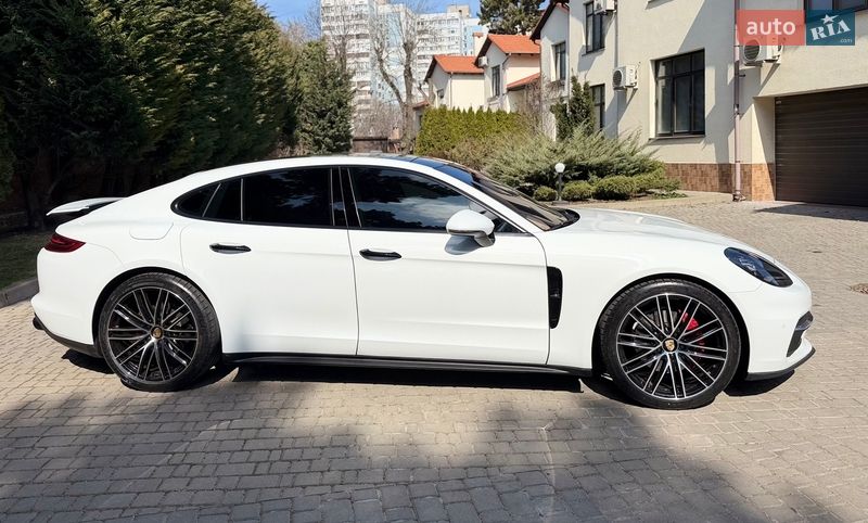 Фастбэк Porsche Panamera 2017 в Одессе