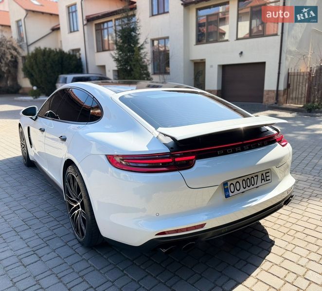 Фастбэк Porsche Panamera 2017 в Одессе