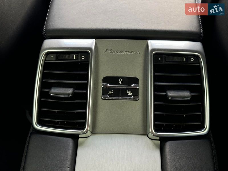 Фастбэк Porsche Panamera 2013 в Виннице