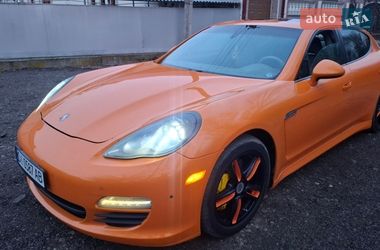Фастбек Porsche Panamera 2010 в Чернівцях