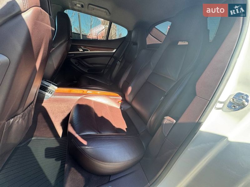 Фастбек Porsche Panamera 2012 в Києві фото 11 Фастбек Porsche Panamera 2012 в Києві