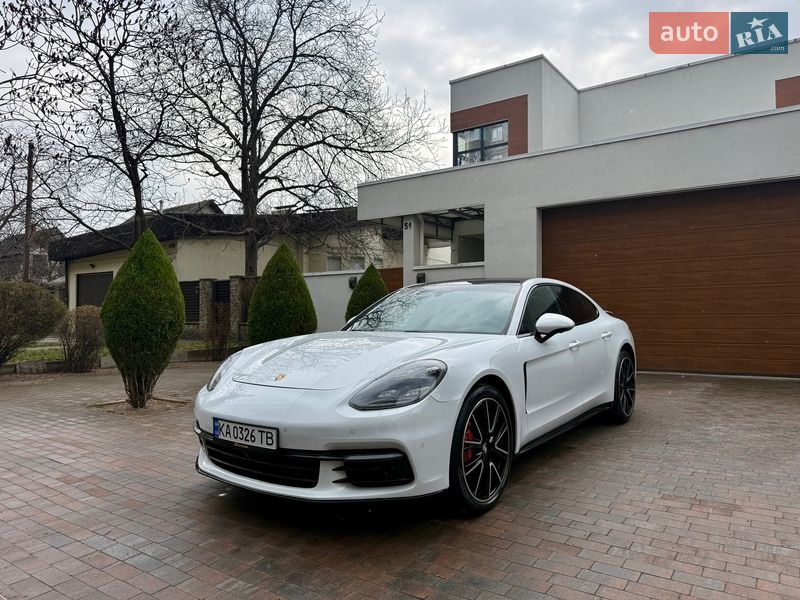 Фастбек Porsche Panamera 2017 в Києві