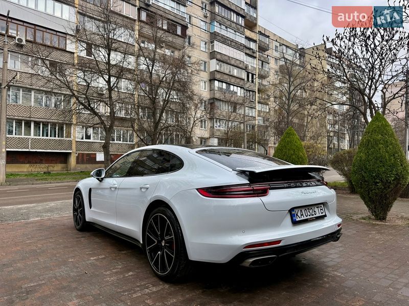 Фастбек Porsche Panamera 2017 в Києві