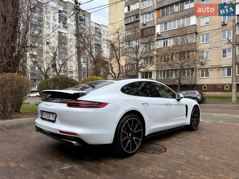 Фастбек Porsche Panamera 2017 в Києві