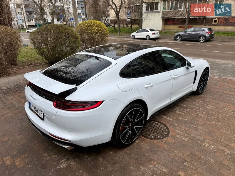 Фастбек Porsche Panamera 2017 в Києві