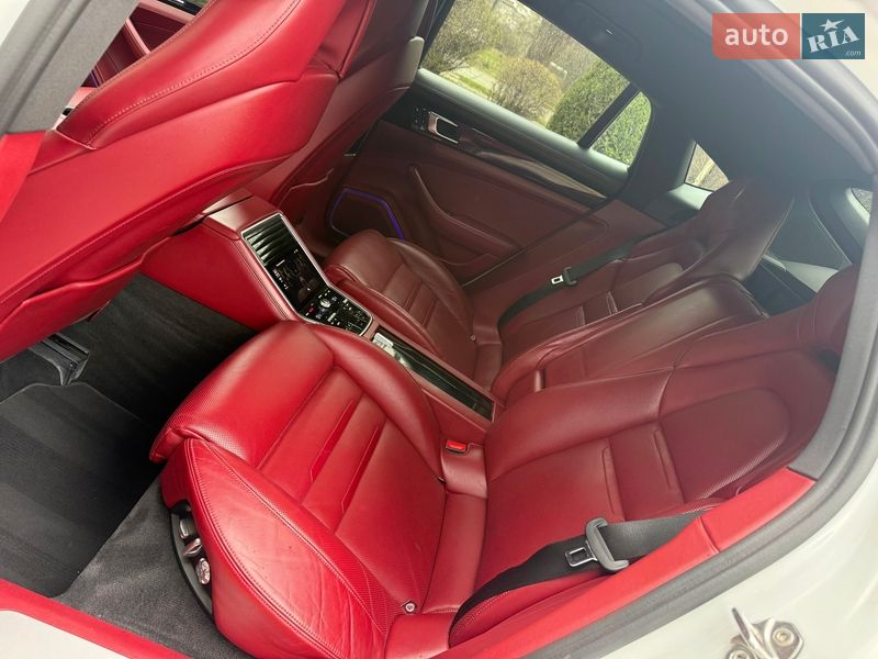 Фастбек Porsche Panamera 2017 в Києві