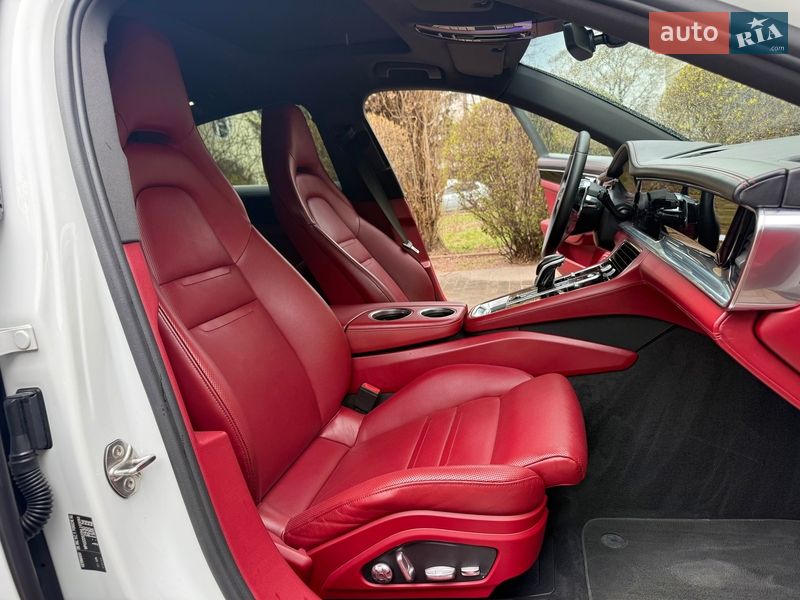 Фастбек Porsche Panamera 2017 в Києві