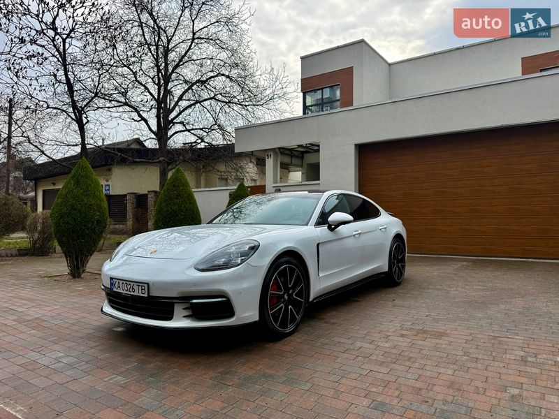 Фастбек Porsche Panamera 2017 в Києві