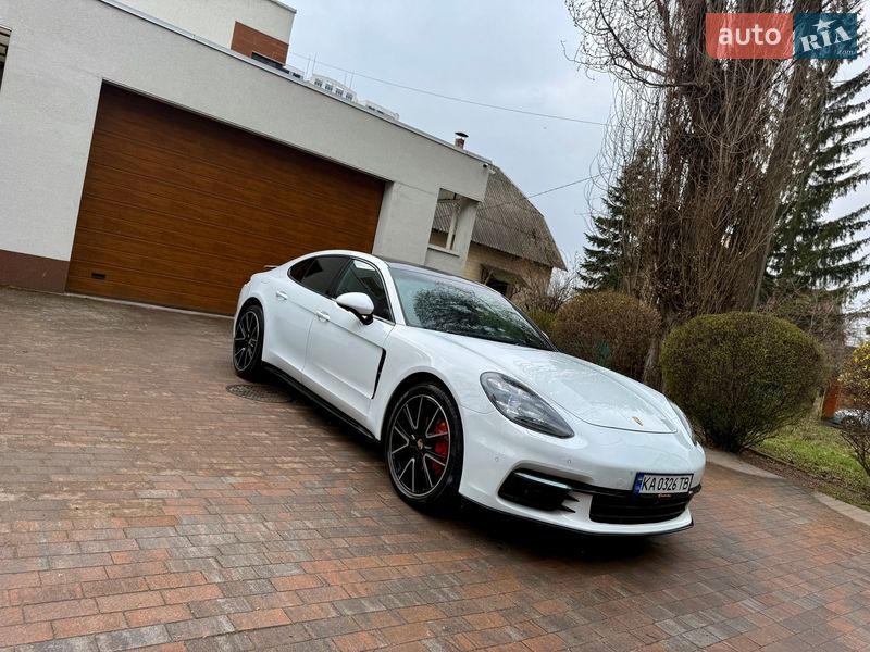 Фастбек Porsche Panamera 2017 в Києві