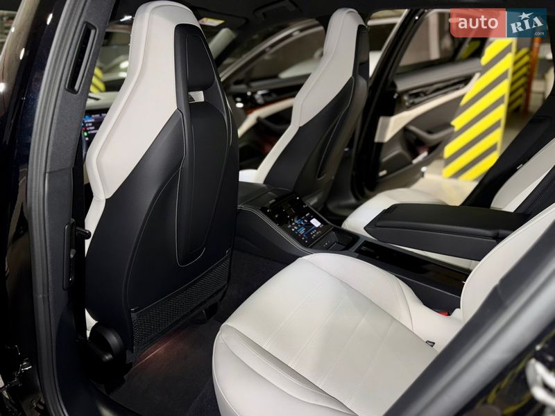 Фастбэк Porsche Panamera 2024 в Киеве фото 29 Фастбэк Porsche Panamera 2024 в Киеве