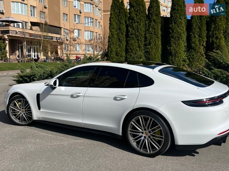 Фастбек Porsche Panamera 2018 в Києві