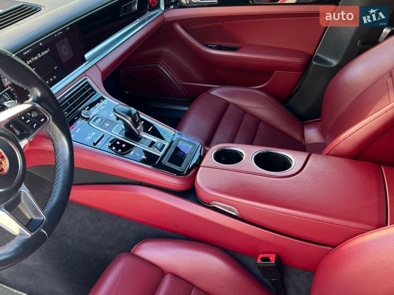 Фастбек Porsche Panamera 2018 в Києві