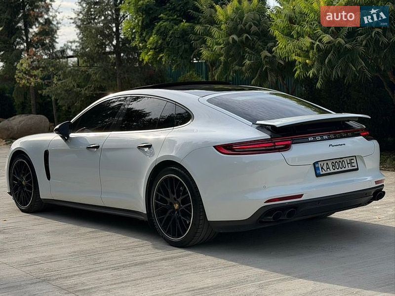 Фастбэк Porsche Panamera 2017 в Киеве