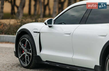 Универсал Porsche Taycan Cross Turismo 2023 в 