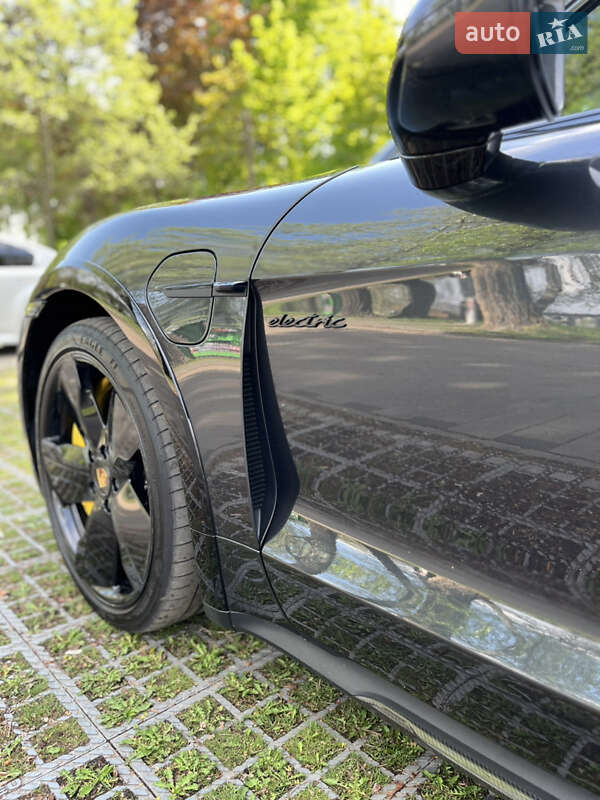 Универсал Porsche Taycan Cross Turismo 2021 в Киеве фото 13 Универсал Porsche Taycan Cross Turismo 2021 в Киеве
