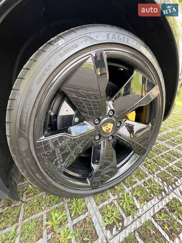 Универсал Porsche Taycan Cross Turismo 2021 в Киеве фото 37 Универсал Porsche Taycan Cross Turismo 2021 в Киеве