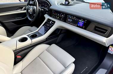 Универсал Porsche Taycan Cross Turismo 2021 в 