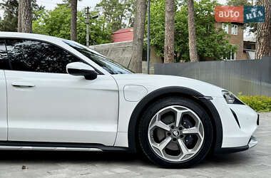 Универсал Porsche Taycan Cross Turismo 2021 в 