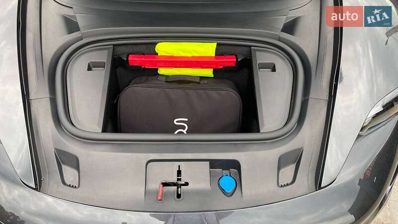 Седан Porsche Taycan Cross Turismo 2023 в Виннице