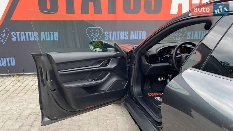 Седан Porsche Taycan Cross Turismo 2023 в Виннице