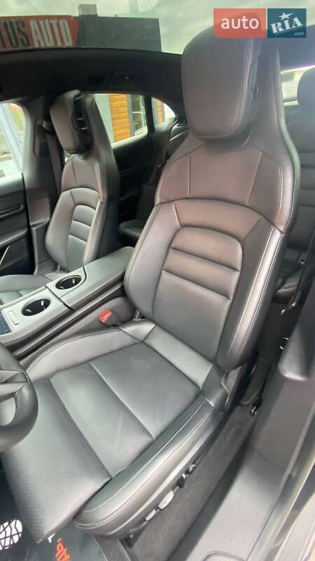Седан Porsche Taycan Cross Turismo 2023 в Виннице