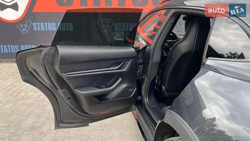 Седан Porsche Taycan Cross Turismo 2023 в Виннице
