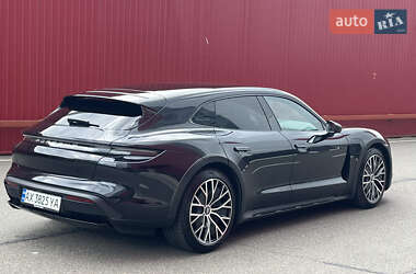 Универсал Porsche Taycan Cross Turismo 2023 в 