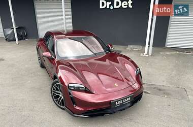 Универсал Porsche Taycan Cross Turismo 2021 в 