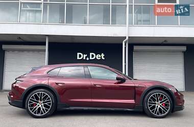 Универсал Porsche Taycan Cross Turismo 2021 в 