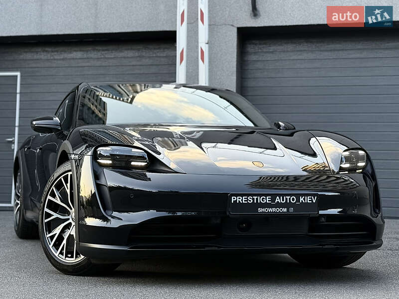 Porsche Taycan Cross Turismo 2023