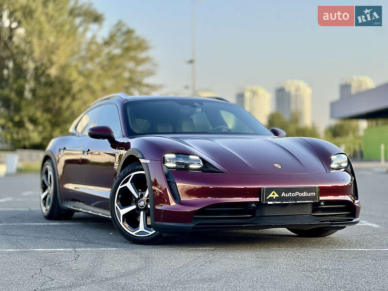 Porsche Taycan Cross Turismo 2021