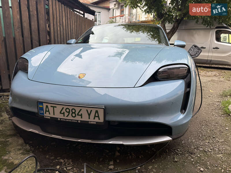 Porsche Taycan Cross Turismo 2021