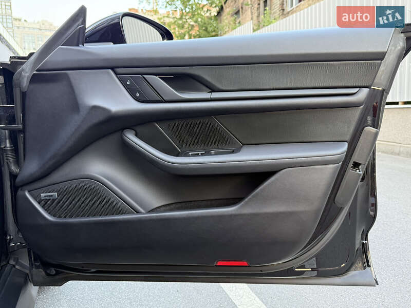 Універсал Porsche Taycan Cross Turismo 2023 в Києві