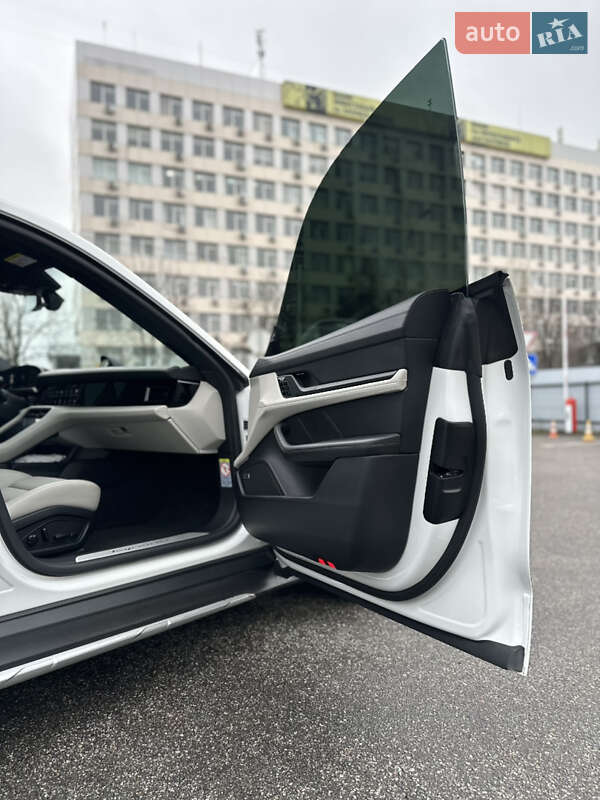 Универсал Porsche Taycan Cross Turismo 2021 в Киеве фото 8 Универсал Porsche Taycan Cross Turismo 2021 в Киеве