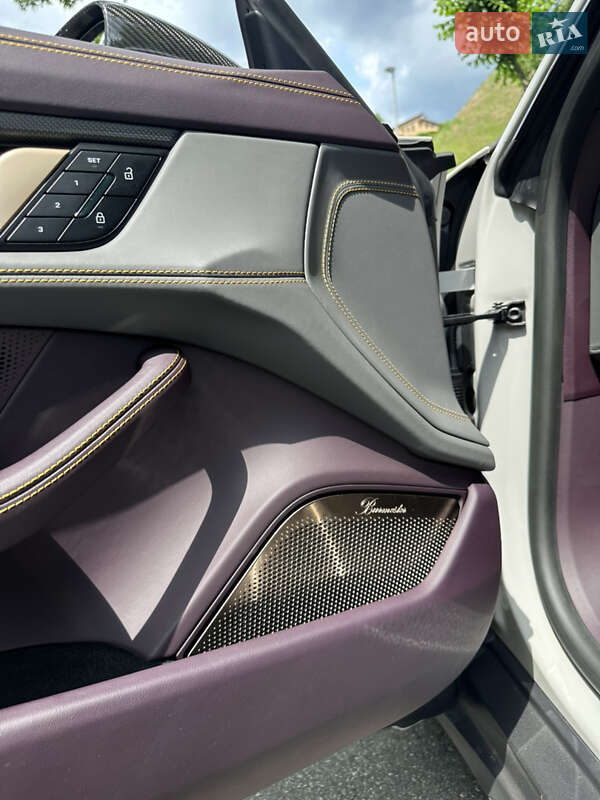 Универсал Porsche Taycan Cross Turismo 2023 в Киеве