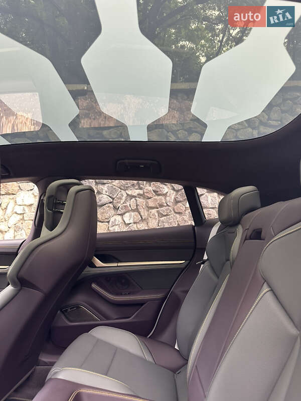 Универсал Porsche Taycan Cross Turismo 2023 в Киеве