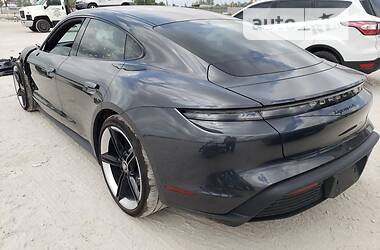 Купе Porsche Taycan 2021 в 