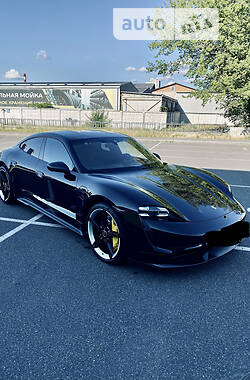 Купе Porsche Taycan 2020 в 
