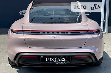 Седан Porsche Taycan 2020 в 