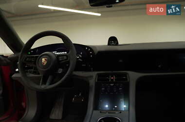 Седан Porsche Taycan 2020 в 