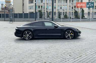 Седан Porsche Taycan 2021 в Киеве